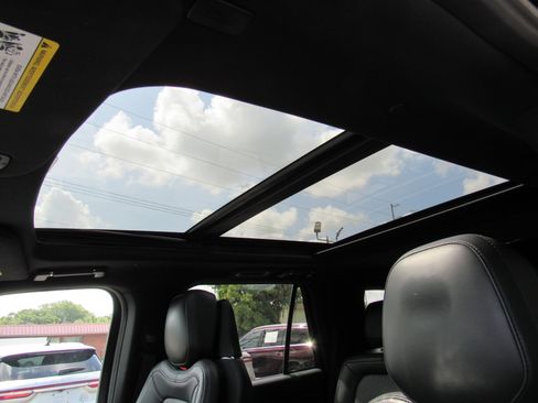 Used 2023 Lincoln Navigator Reserve image 16