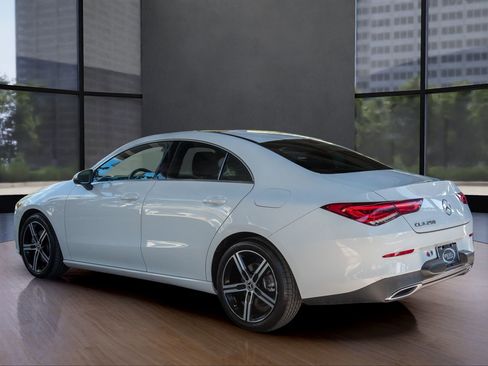 Used 2022 Mercedes-Benz CLA 250 image 4