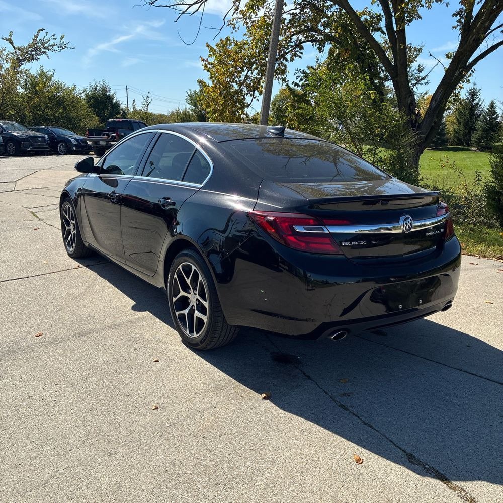 Used 2017 Buick Regal Sport Touring FWD image 4