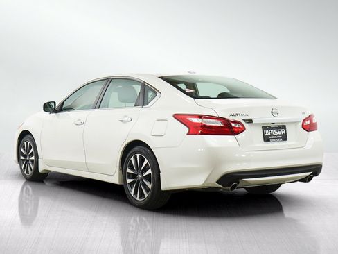 Used 2016 Nissan Altima 2.5 SV w/ Convenience Package FWD image 3