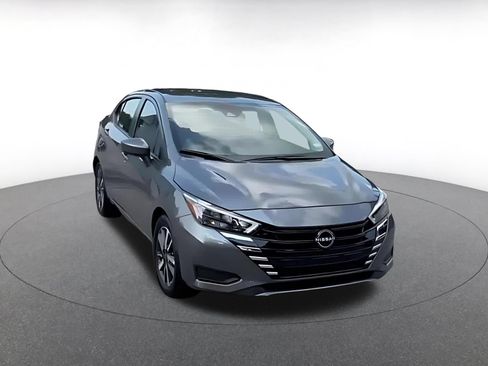 Used 2025 Nissan Versa SV FWD image 3