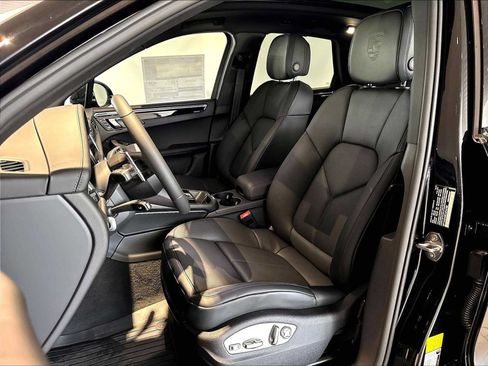New 2026 Porsche Macan AWD/4WD image 5