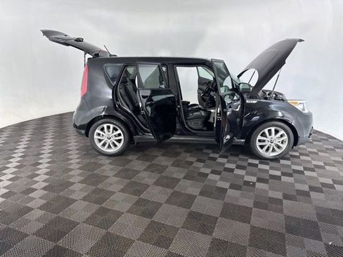 Used 2017 Kia Soul + w/ Primo Package FWD image 13