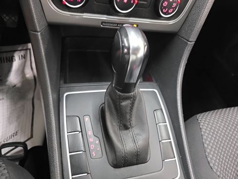Used 2013 Volkswagen Passat 2.5 S FWD image 18