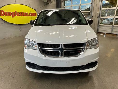 Used 2019 Dodge Grand Caravan SE w/ UConnect Hands-Free Group image 8