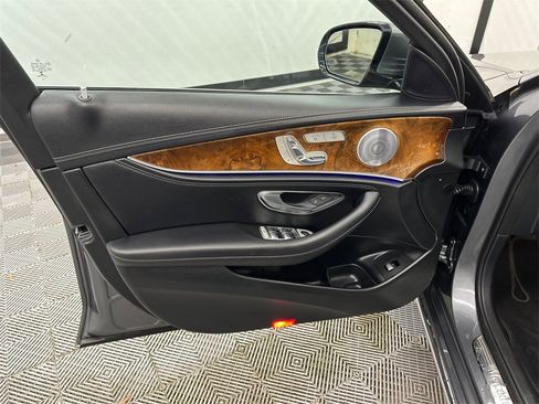 Used 2018 Mercedes-Benz E 300 4MATIC image 10