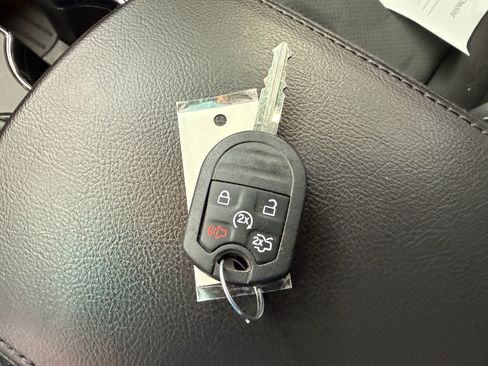 Used 2015 Ford Explorer XLT w/ Equipment Group 202B image 21