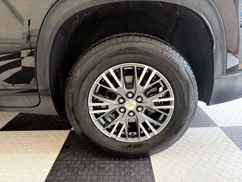 Used 2024 Chevrolet Traverse LS FWD image 12