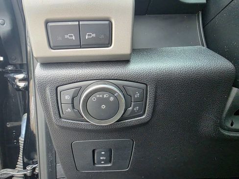 Used 2016 Ford F150 Lariat w/ Equipment Group 502A Luxury image 17