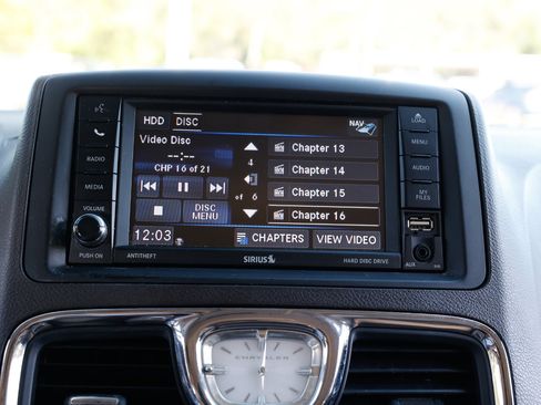 Used 2016 Chrysler Town & Country Touring image 36