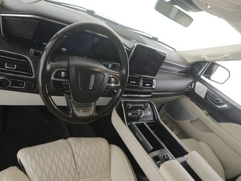 Used 2021 Lincoln Navigator Black Label w/ Special Edition Package AWD/4WD image 18