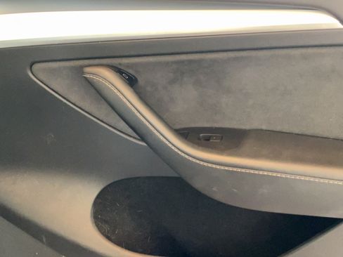 Used 2022 Tesla Model Y Long Range AWD/4WD image 26