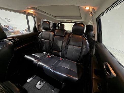 Used 2018 Nissan Pathfinder Platinum w/ Cargo Package AWD/4WD image 19