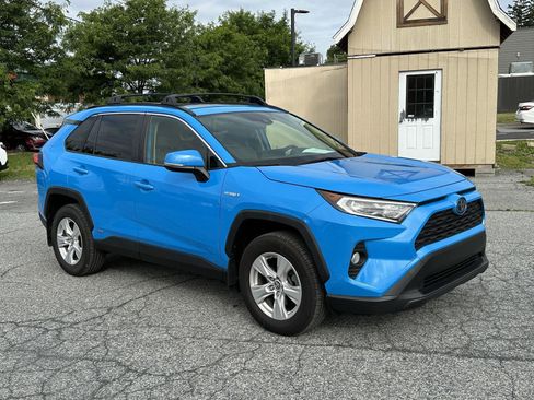 Used 2019 Toyota RAV4 XLE w/ Convenience Package AWD/4WD image 2