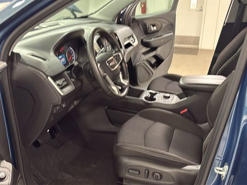 Used 2024 GMC Terrain SLE w/ Driver Convenience Package image 12