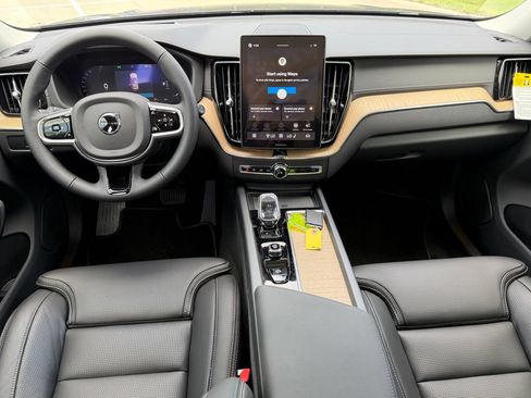 New 2026 Volvo XC60 B5 Ultra w/ Protection Package Premier AWD/4WD image 10