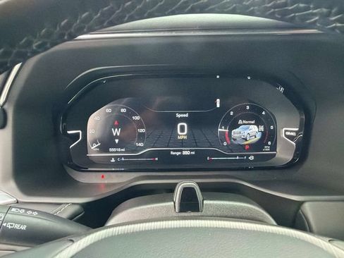 Used 2024 GMC Yukon Denali Ultimate AWD/4WD image 28