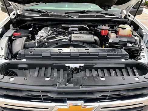 Used 2024 Chevrolet Silverado 2500 LT AWD/4WD image 11