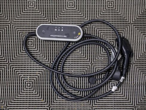 Used 2024 Porsche Macan 4 Electric image 9