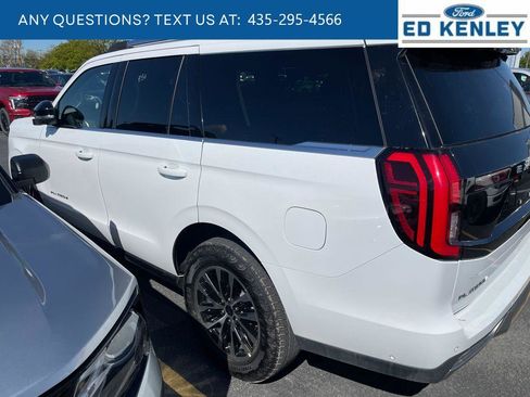 Used 2025 Ford Expedition Platinum AWD/4WD image 3