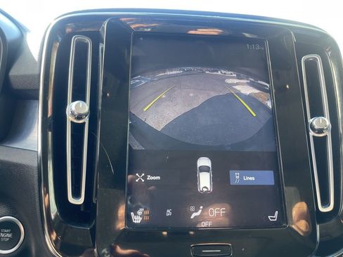 Used 2020 Volvo XC40 T5 Momentum image 14