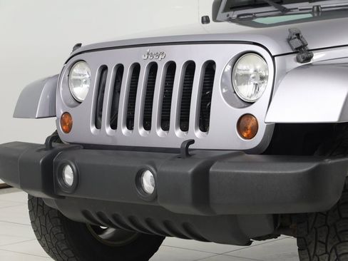 Used 2013 Jeep Wrangler Unlimited Sahara image 46