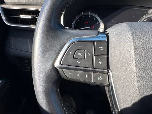 Used 2021 Toyota Highlander XLE AWD/4WD image 19