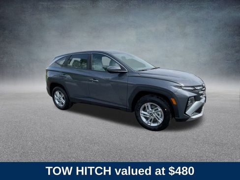 Used 2025 Hyundai Tucson SE image 2