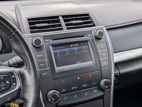 Used 2016 Toyota Camry SE image 18