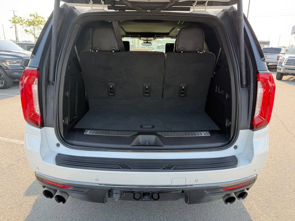 Used 2023 GMC Yukon Denali Ultimate AWD/4WD image 9