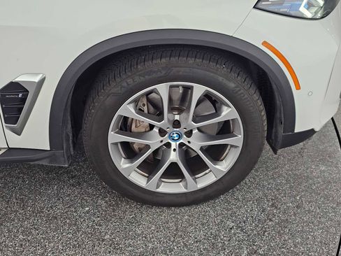 Used 2024 BMW X5 xDrive50e image 9