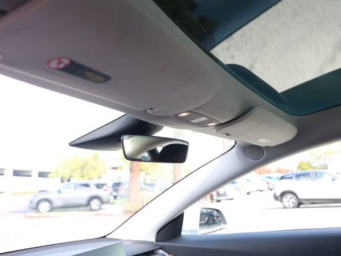 Used 2018 Tesla Model 3 Long Range image 13