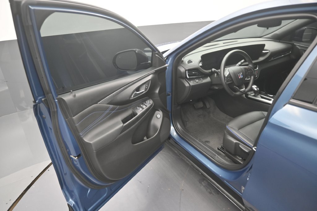 Used 2025 Buick Envista Sport Touring w/ Convenience II Package FWD image 10