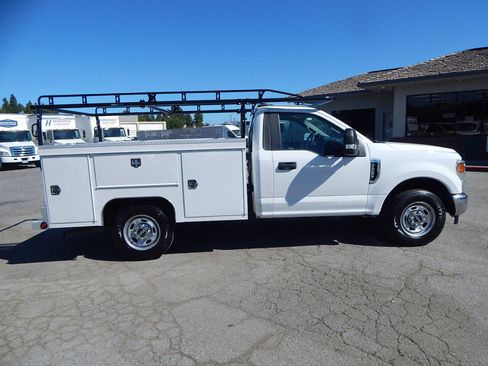 Used 2022 Ford F250 XL w/ Power Equipment Group RWD image 8