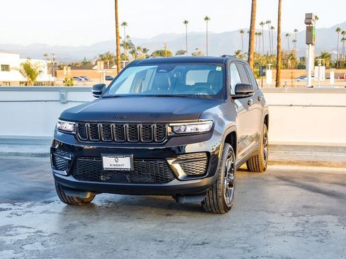 New 2025 Jeep Grand Cherokee Altitude image 31