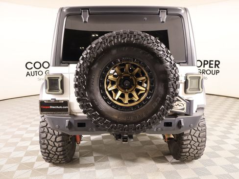 Used 2020 Jeep Wrangler Unlimited Sahara image 21