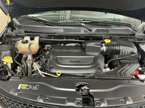Used 2020 Chrysler Pacifica Touring w/ S Appearance Package FWD image 15