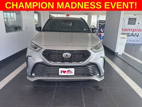 Used 2022 Toyota Highlander XSE image 1