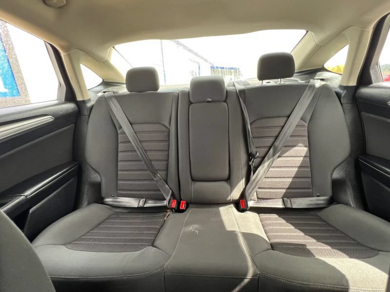 Used 2020 Ford Fusion SE FWD image 23
