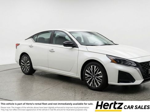 Used 2025 Nissan Altima 2.5 SV FWD image 1