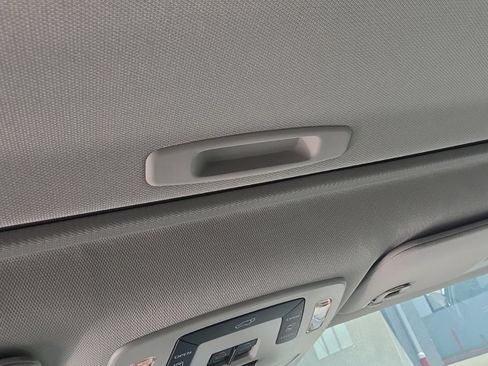 Used 2025 Toyota Sienna XLE FWD image 19