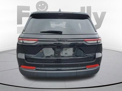 Used 2025 Jeep Grand Cherokee Limited w/ Luxury Tech Group II AWD/4WD image 4