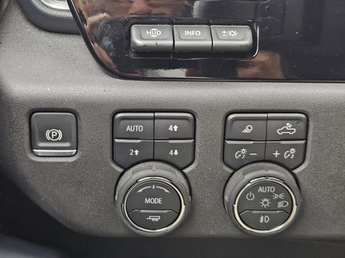 Used 2025 Chevrolet Silverado 1500 High Country w/ Technology Package AWD/4WD image 14
