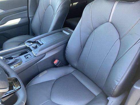 Used 2026 Toyota Grand Highlander AWD image 22