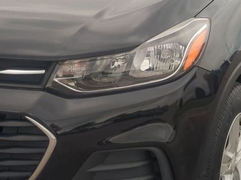 Used 2022 Chevrolet Trax LS w/ Tint and Cruise Package AWD/4WD image 9