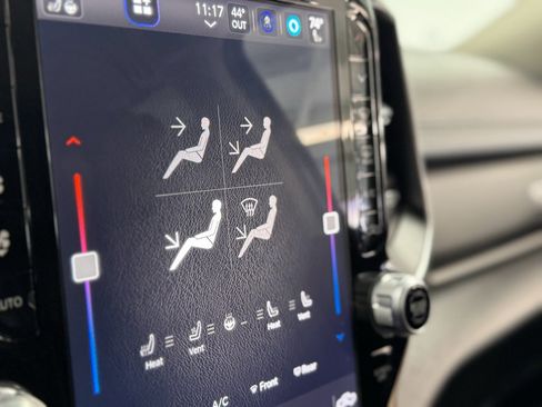 Used 2024 RAM 2500 Laramie image 27