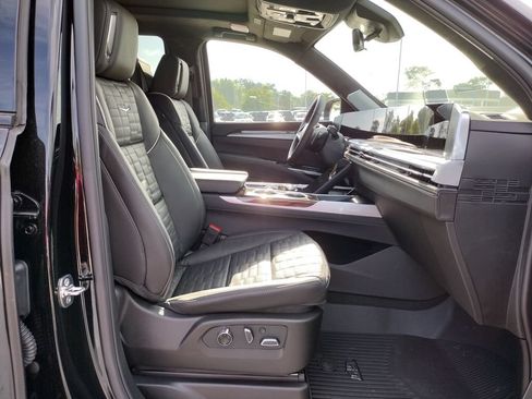 Used 2026 Cadillac Escalade Platinum Sport w/ LPO, Floor Liner Package AWD/4WD image 15