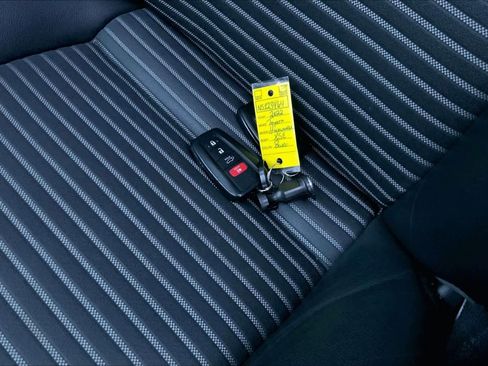 Used 2022 Toyota Highlander XSE FWD image 14