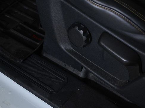 Used 2023 Ford Bronco Badlands image 21