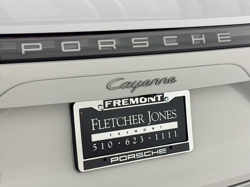 Certified 2023 Porsche Cayenne Platinum Edition image 27